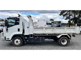 2015 ISUZU FH FRR TIPPER TRUCK - picture2' - Click to enlarge