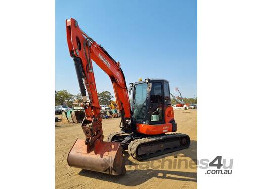 Kubota U55-4G Excavator with Tilt Hitch & Bucket