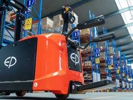 RSC202 Electric Counterbalance Stacker 2.0T - picture1' - Click to enlarge