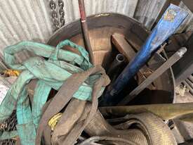 Quantity of Lifting Chains & Slings - picture0' - Click to enlarge