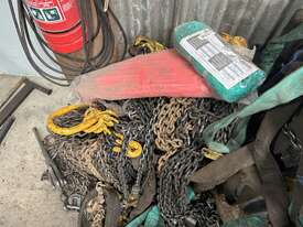 Quantity of Lifting Chains & Slings - picture0' - Click to enlarge