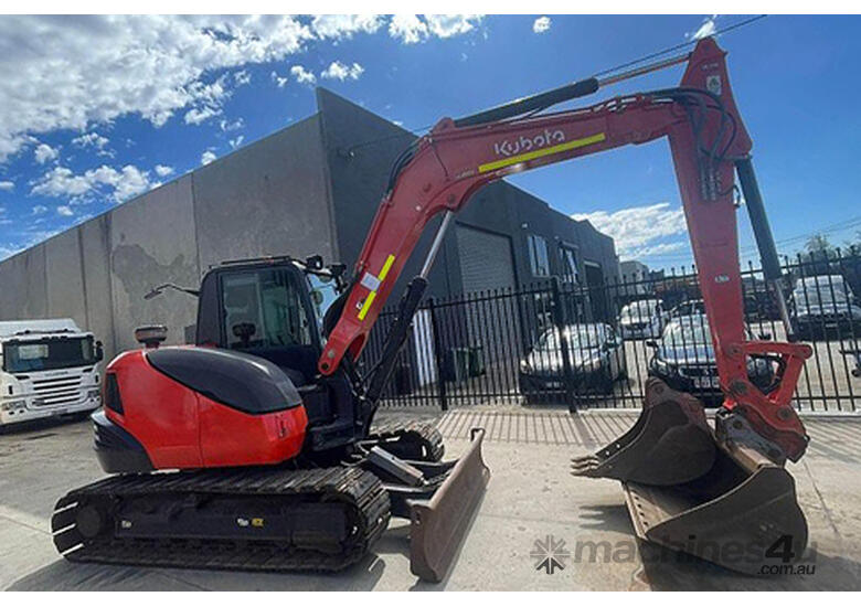 caption Kubota KX-80 8T Excavator: Full Service History, Steel Tracks, Rubber Pads & 3 Buckets
