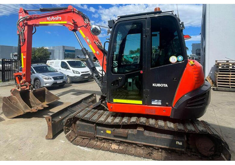 caption Kubota KX-80 8T Excavator: Full Service History, Steel Tracks, Rubber Pads & 3 Buckets