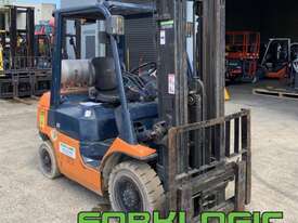 TOYOTA 42-7FG25 2.5 Tonne Container Mast LPG Forklift - picture0' - Click to enlarge