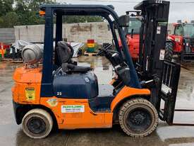 TOYOTA 42-7FG25 2.5 Tonne Container Mast LPG Forklift - picture1' - Click to enlarge