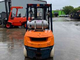 TOYOTA 42-7FG25 2.5 Tonne Container Mast LPG Forklift - picture2' - Click to enlarge