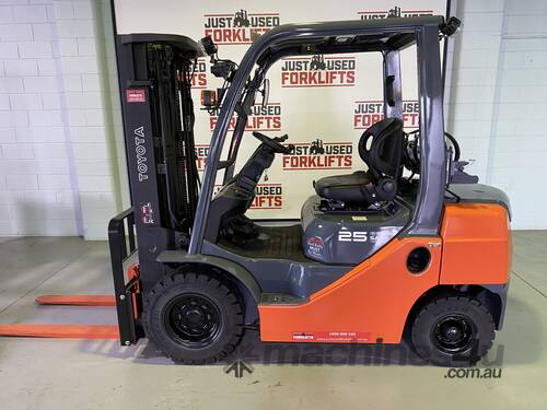 2018 Toyota 32-8FG25- DELUXE 4500 3 STAGE Container entry forklift 