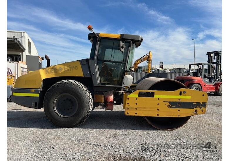 caption 2017 DYNAPAC CA4000D ROLLER U4672