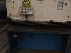 guillotine metal working  - picture0' - Click to enlarge