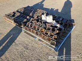 130 Hitachi Bucket Teeth  - picture2' - Click to enlarge