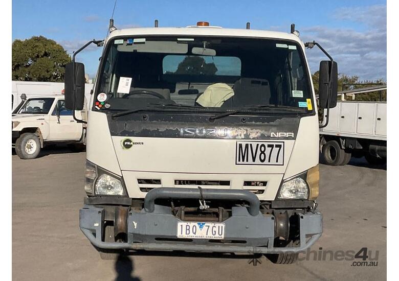 caption 2006 Isuzu NPR 400 Service Body