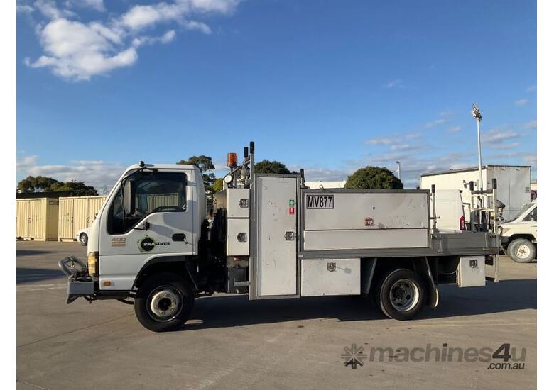 caption 2006 Isuzu NPR 400 Service Body