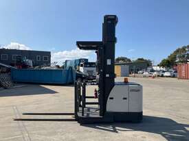 Crown SP3500 Series Order Picker Forklift - picture2' - Click to enlarge