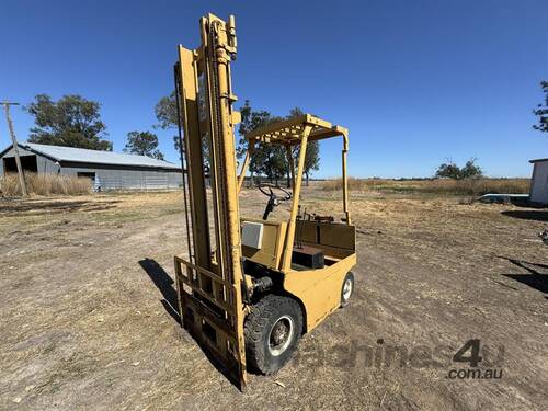 TCM ELECTRIC FORKLIFT