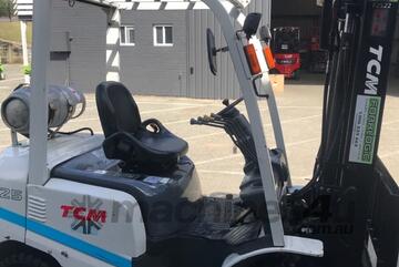 TCM 2.5 Tonne Container Mast LPG Forklift