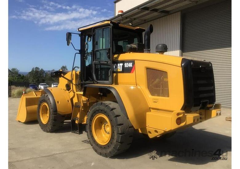 caption 2019 CATERPILLAR 924K LOADER