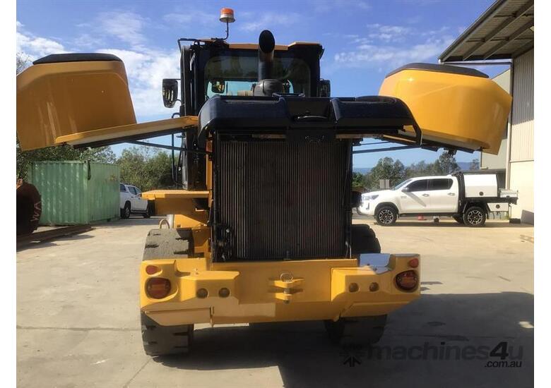 caption 2019 CATERPILLAR 924K LOADER