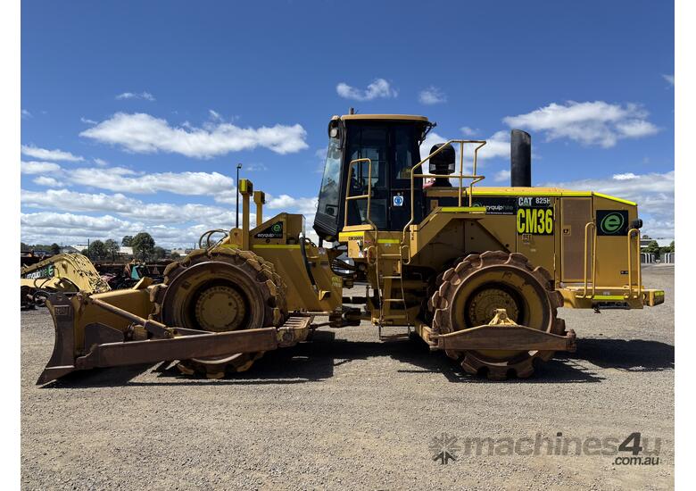 caption CAT 825H Compactor