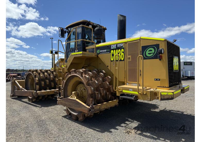 caption CAT 825H Compactor
