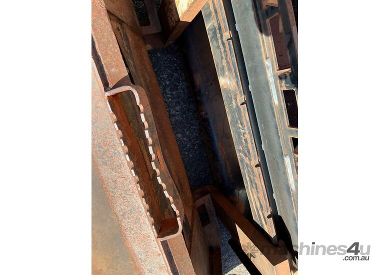 caption 2010 Caterpillar 246C Skid Steer