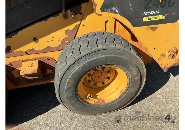 caption 2010 Caterpillar 246C Skid Steer