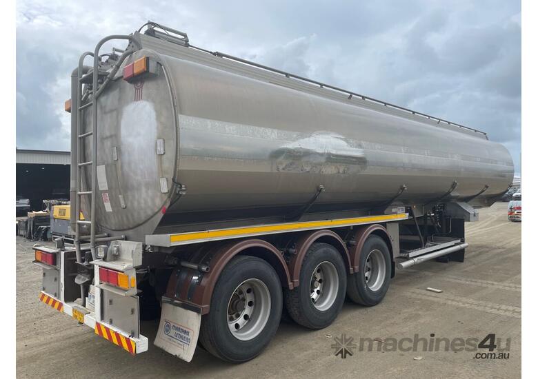 caption 2009 Marshall Lethlean MLLWT-A21-TWTE Tri Axle Fuel Tanker B-Trailer