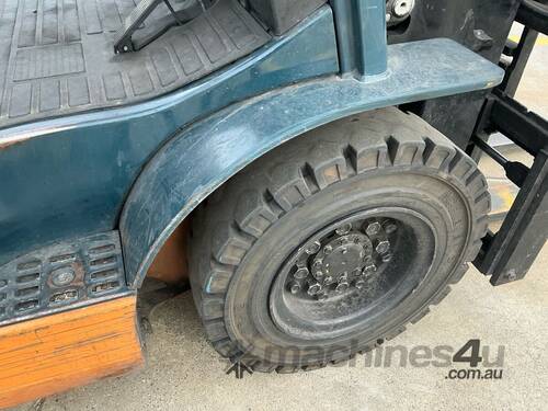 caption 2006 Toyota 02-2FG30 Counter Balance Forklift