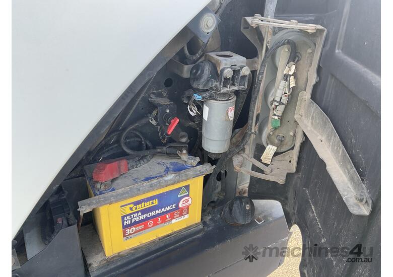 caption 2015 Johnston Euro5 Sweeper