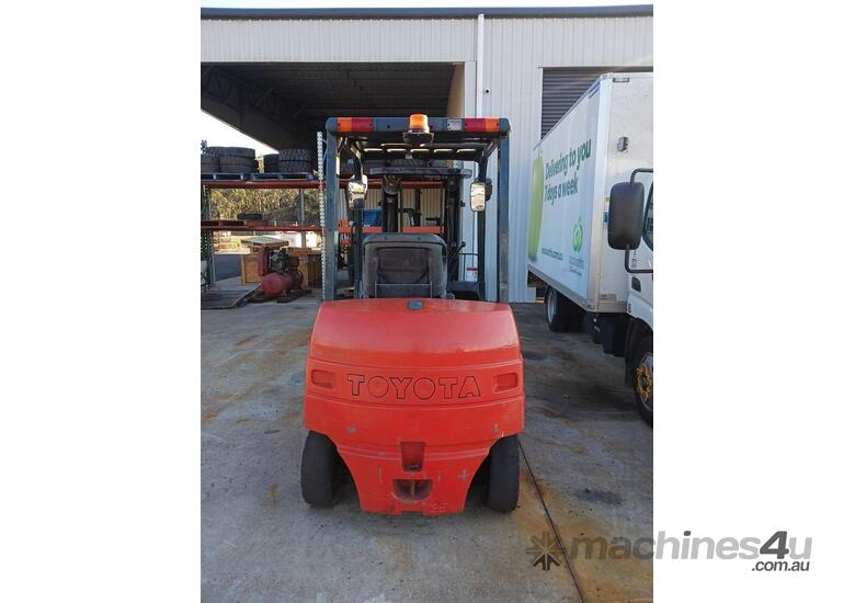 caption 2008 Toyota 7FB25