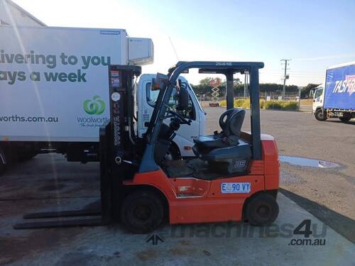 caption 2008 Toyota 7FB25