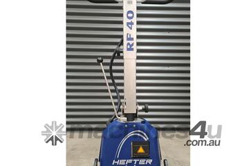 ESCALATOR CLEANING MACHINE