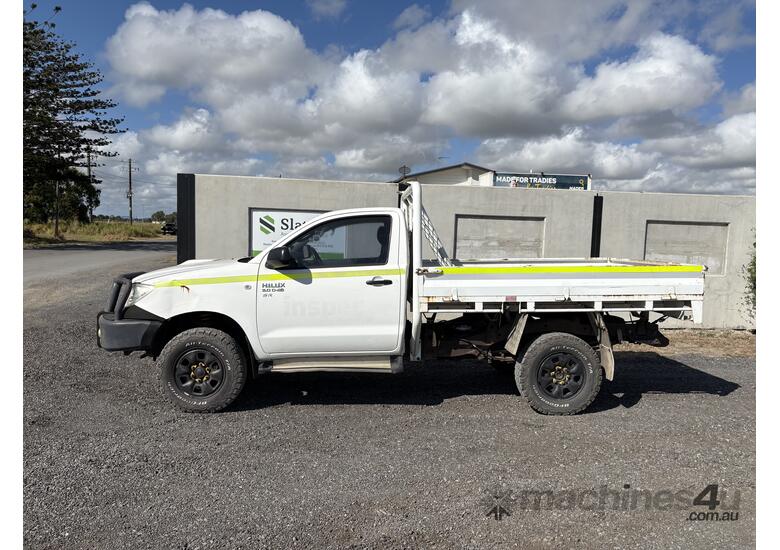 caption 2011 Toyota Hilux SR Diesel