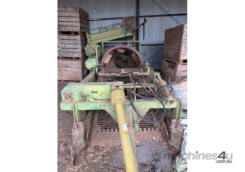 caption Thyregod Rock Picker