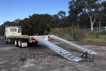 4.5m - 9Tonne Heavy Duty Steel Track,Rubber Pads on steel,Rubber Track & Rubber Tyre Machinery Loadi