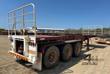 2017 Barker Heavy Duty Tri Axle Tri Axle Skel Trailer