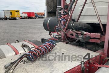 2002 Scania 164G Prime Mover Sleeper Cab