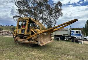 CAT D4E DOZER.