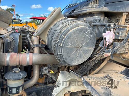 2010 Caterpillar CT 700-13L Service Body