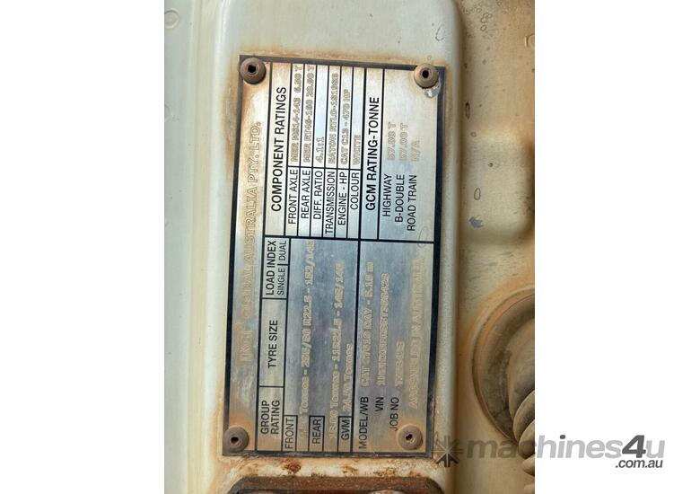 2010 Caterpillar CT 700-13L Service Body