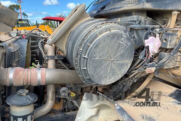 2010 Caterpillar CT 700-13L Service Body