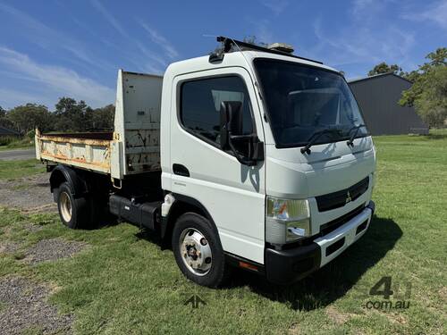 Mitsubishi Fuso Canter 7 800 Tipper