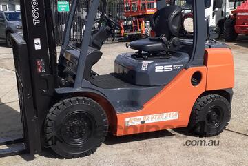 Toyota   8 series LPG forklift