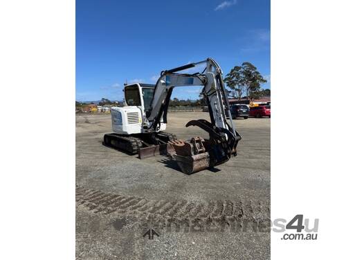 2022 Hyundai Excavator 6.0T With Tilt Hitch & Thumb