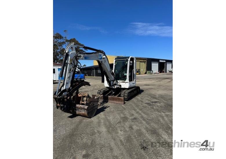 2022 Hyundai Excavator 6.0T With Tilt Hitch & Thumb