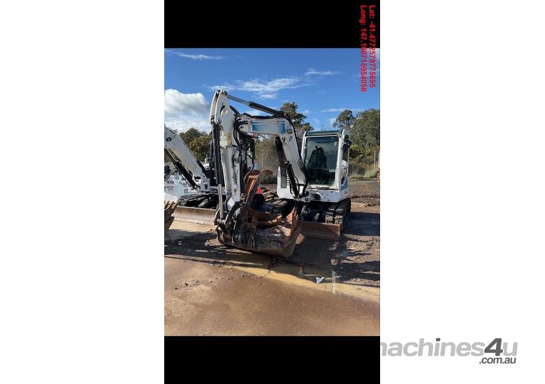 2022 Hyundai Excavator 6.0T With Tilt Hitch & Thumb