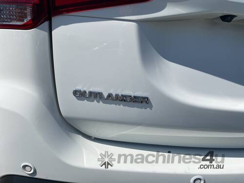 2020 Mitsubishi Outlander ES Petrol