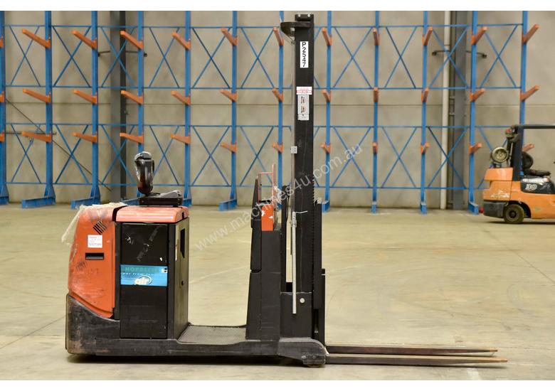 caption 2007 BT-TOYOTA OSE120CB Stacker