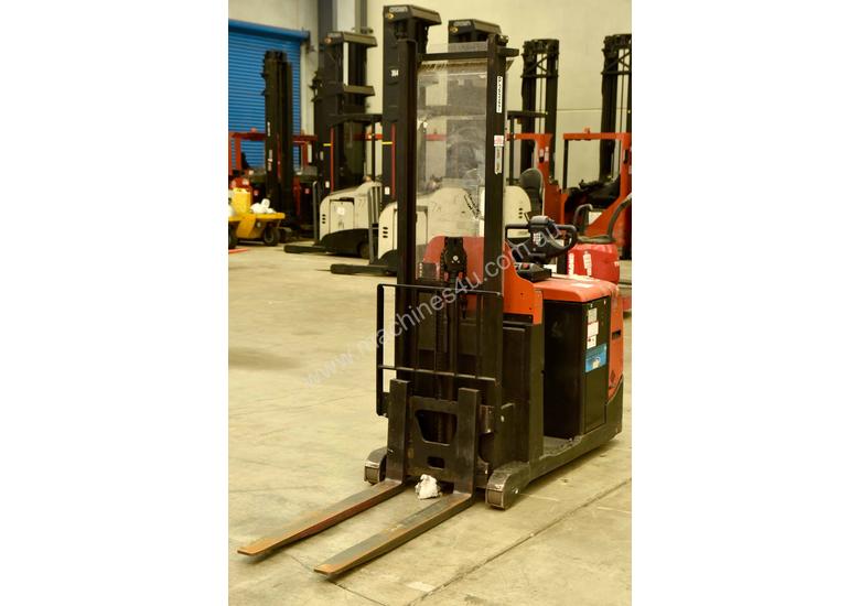 caption 2007 BT-TOYOTA OSE120CB Stacker