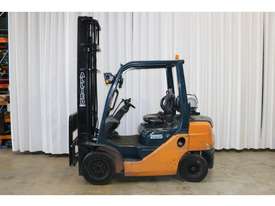 TOYOTA USED LPG FORKLIFT - picture0' - Click to enlarge