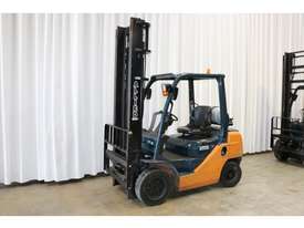 TOYOTA USED LPG FORKLIFT - picture0' - Click to enlarge